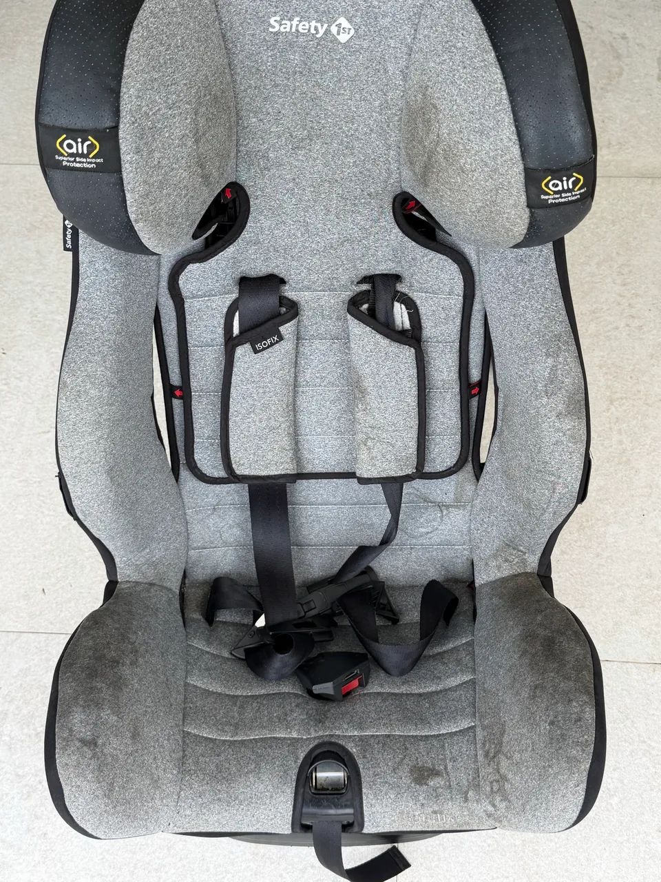 Cadeirinha Safety 1st com Isofix