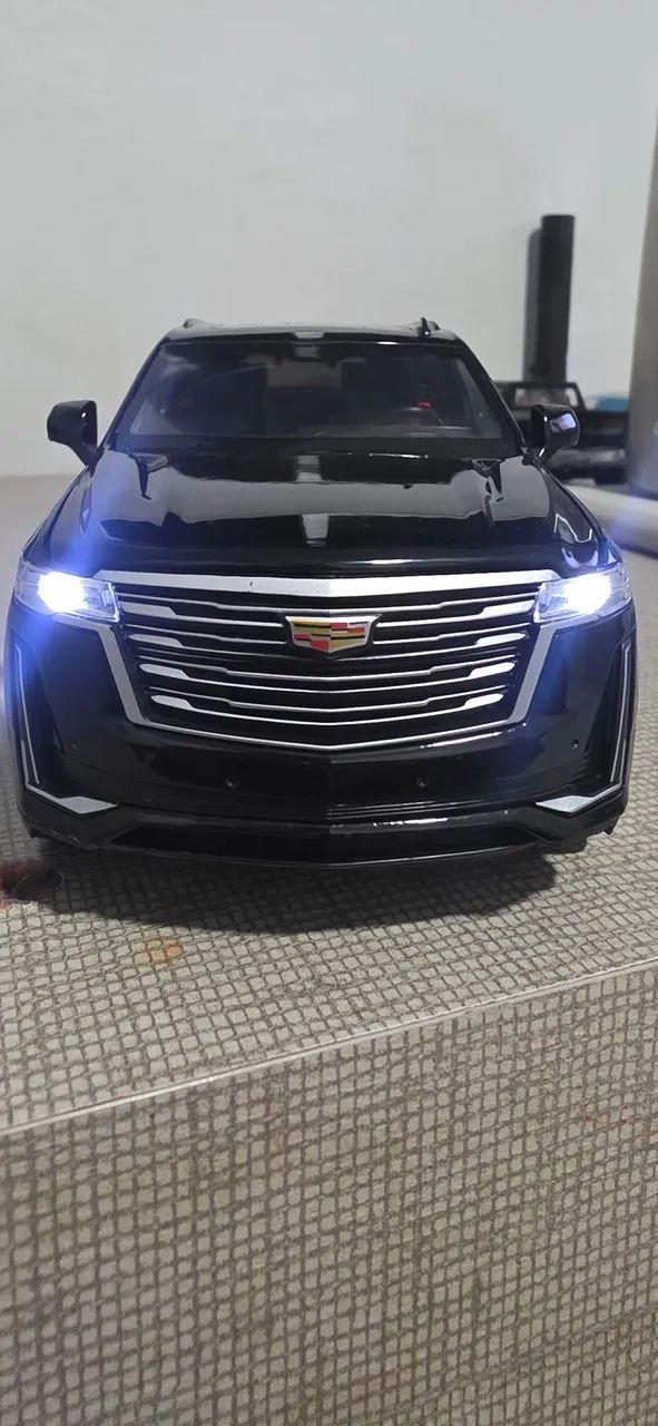 Cadillac escalade miniatura 1/24