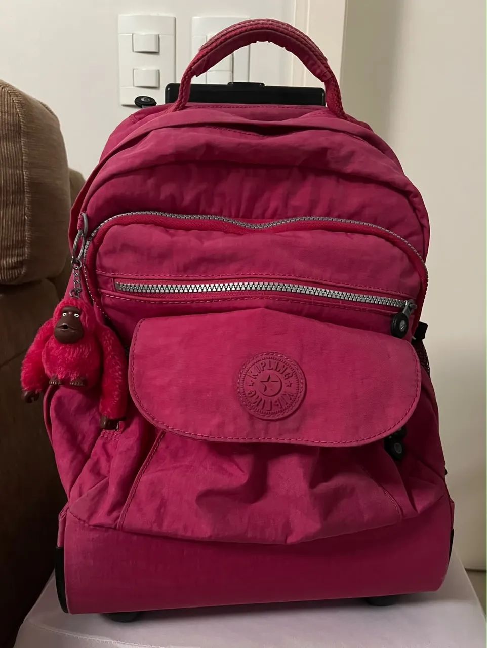 Mochila Kipling - com alça, puxador e rodinhas