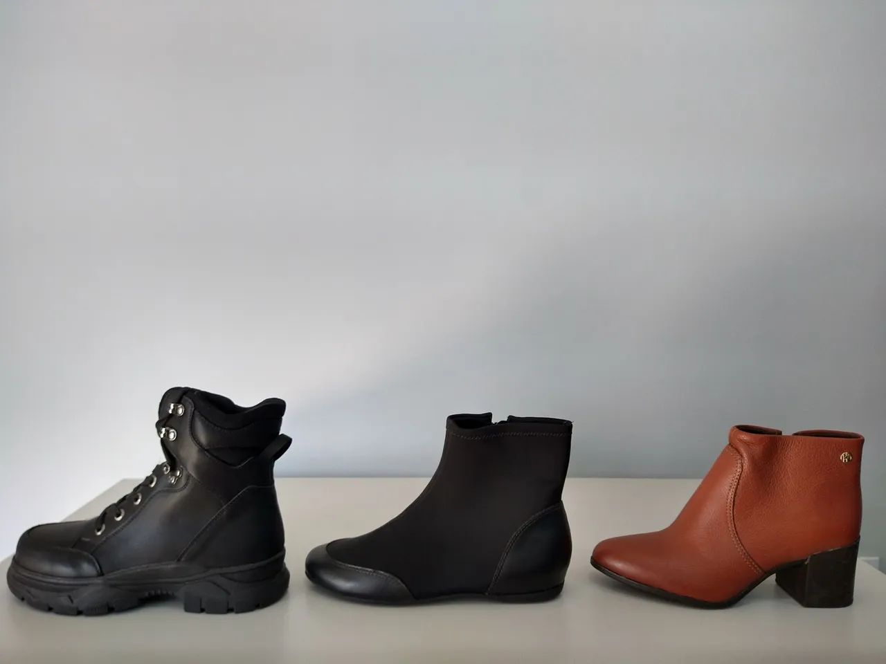 Lote de botas femininas 22 pares - Foto 3