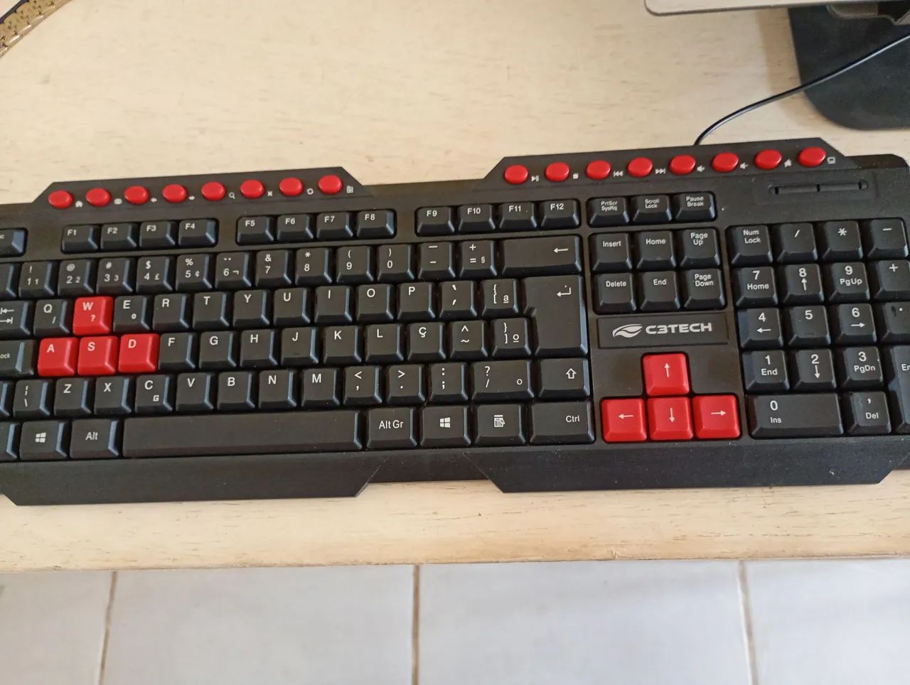Teclado Gamer USB  C3TECH.1 mês de uso.
