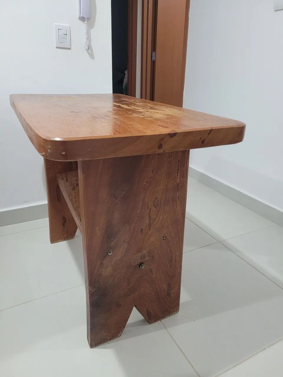 Mesa rústica de madeira maciça 