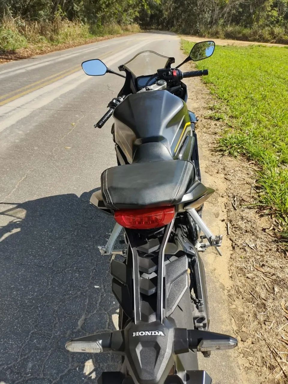 CBR 650R 2023 - Foto 4
