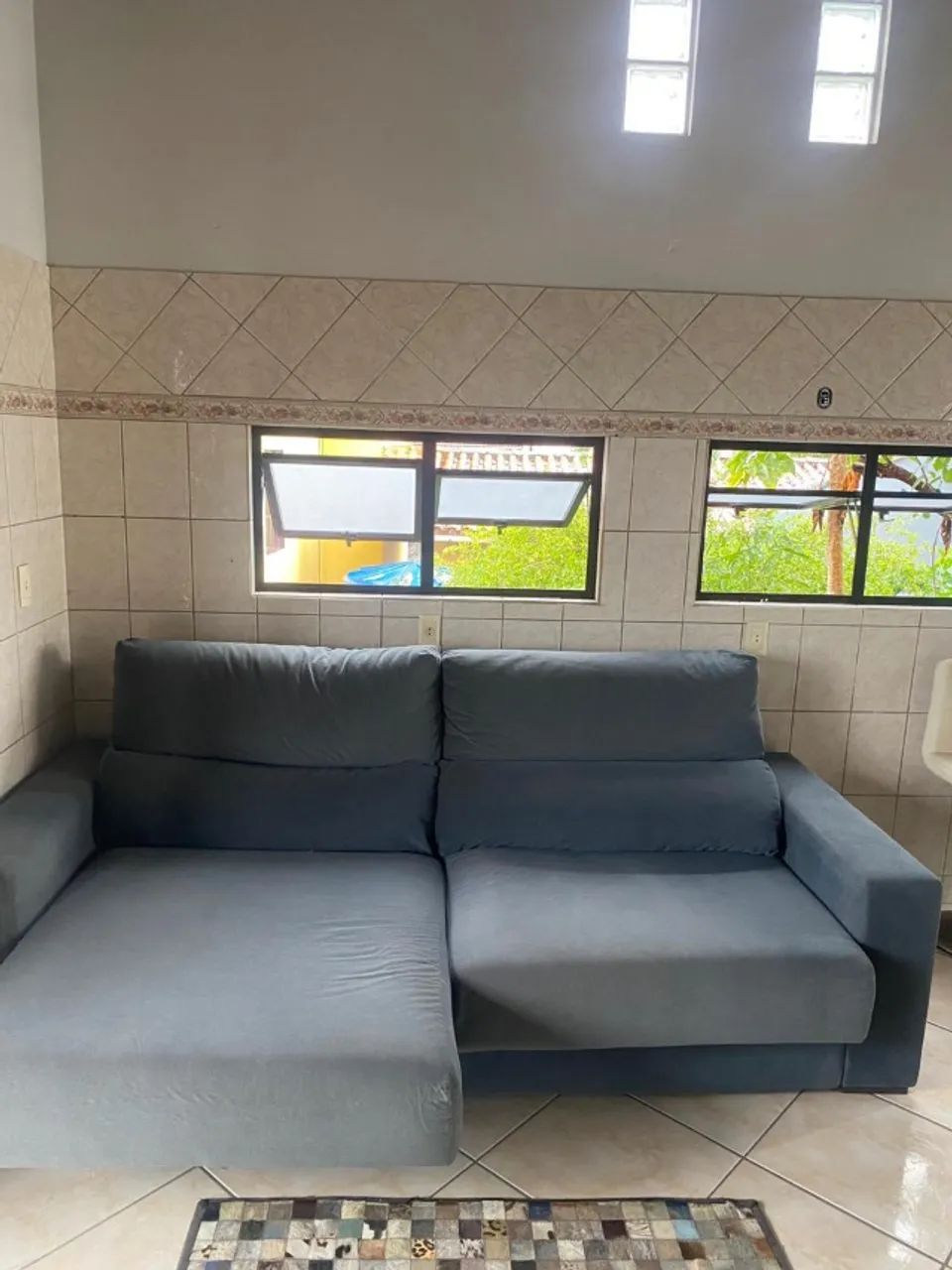Sofá confortável impermeabilizado retrátil 4 lugares em tecido cinza suede valor excelente - Foto 2