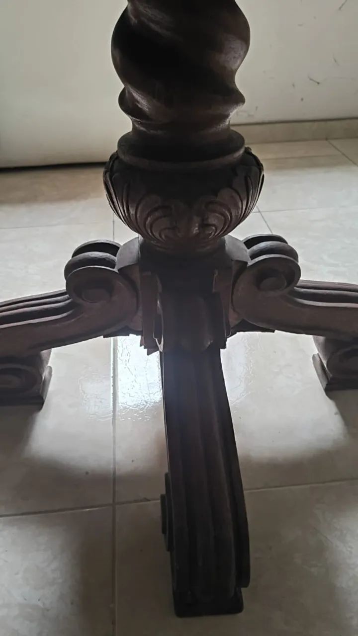 Mesa Redonda Madeira Maciça Entalhada com Extensor - Estilo Colonial - Foto 4
