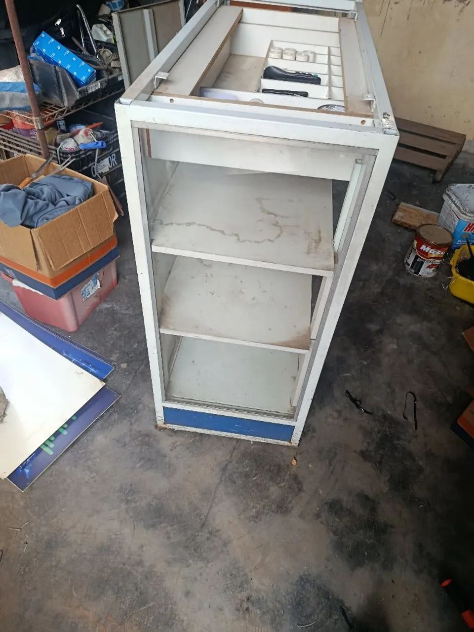 Expositor de ferro e vidro 