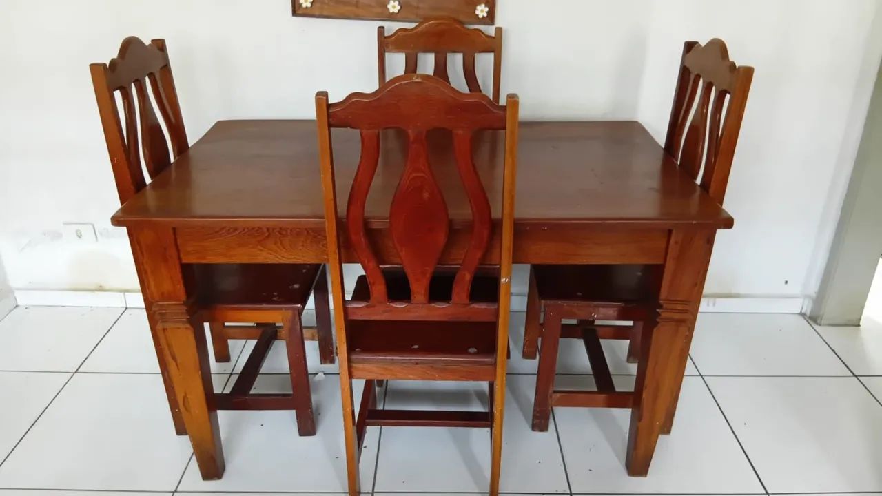 Mesa de madeira maciça - Móveis Gravatá 