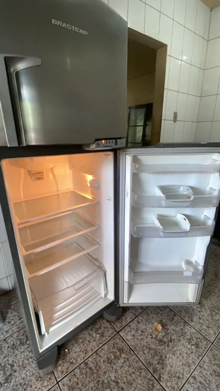 Vendo geladeira funcionando perfeitamente  - Foto 2