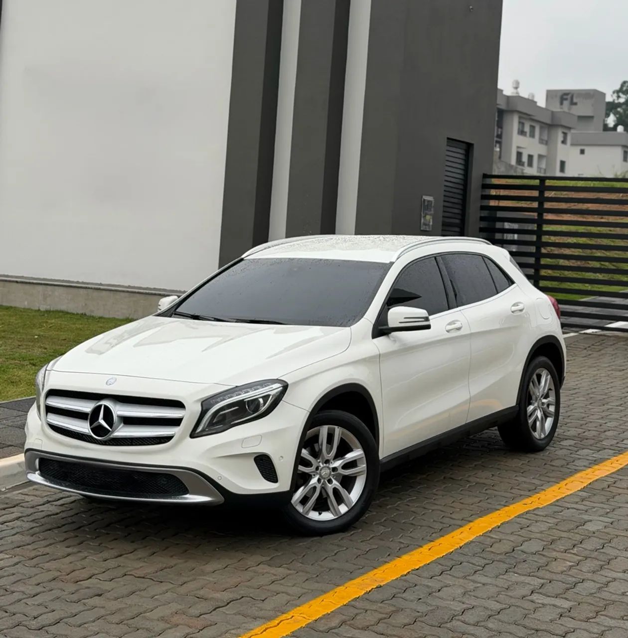 Mercedes-Benz GLA 200 Adv. 1.6/1.6 TB 16V Flex Aut. 2016