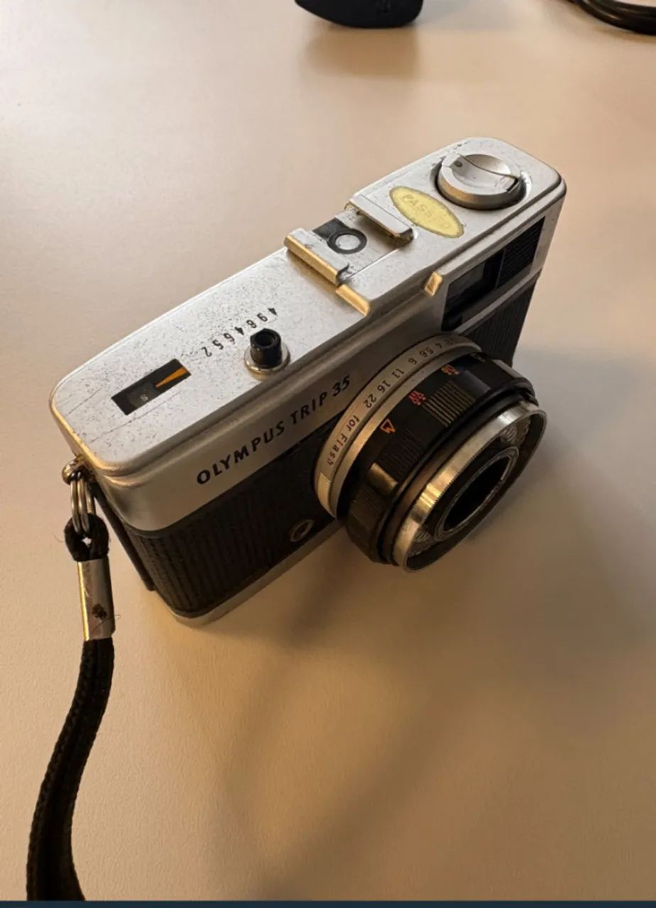 Olympus Trip 35 analógica 35 mm + flash e suporte - Câmeras e