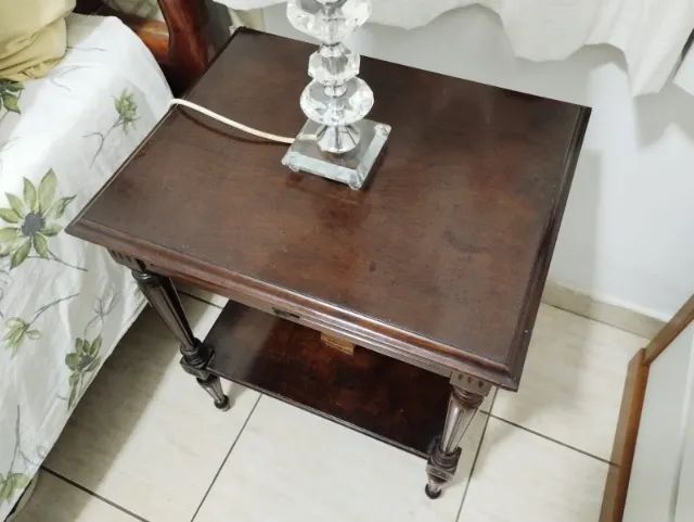 Mesa Lateral de Madeira Maciça - Estilo Clássico/Antigo - Foto 2