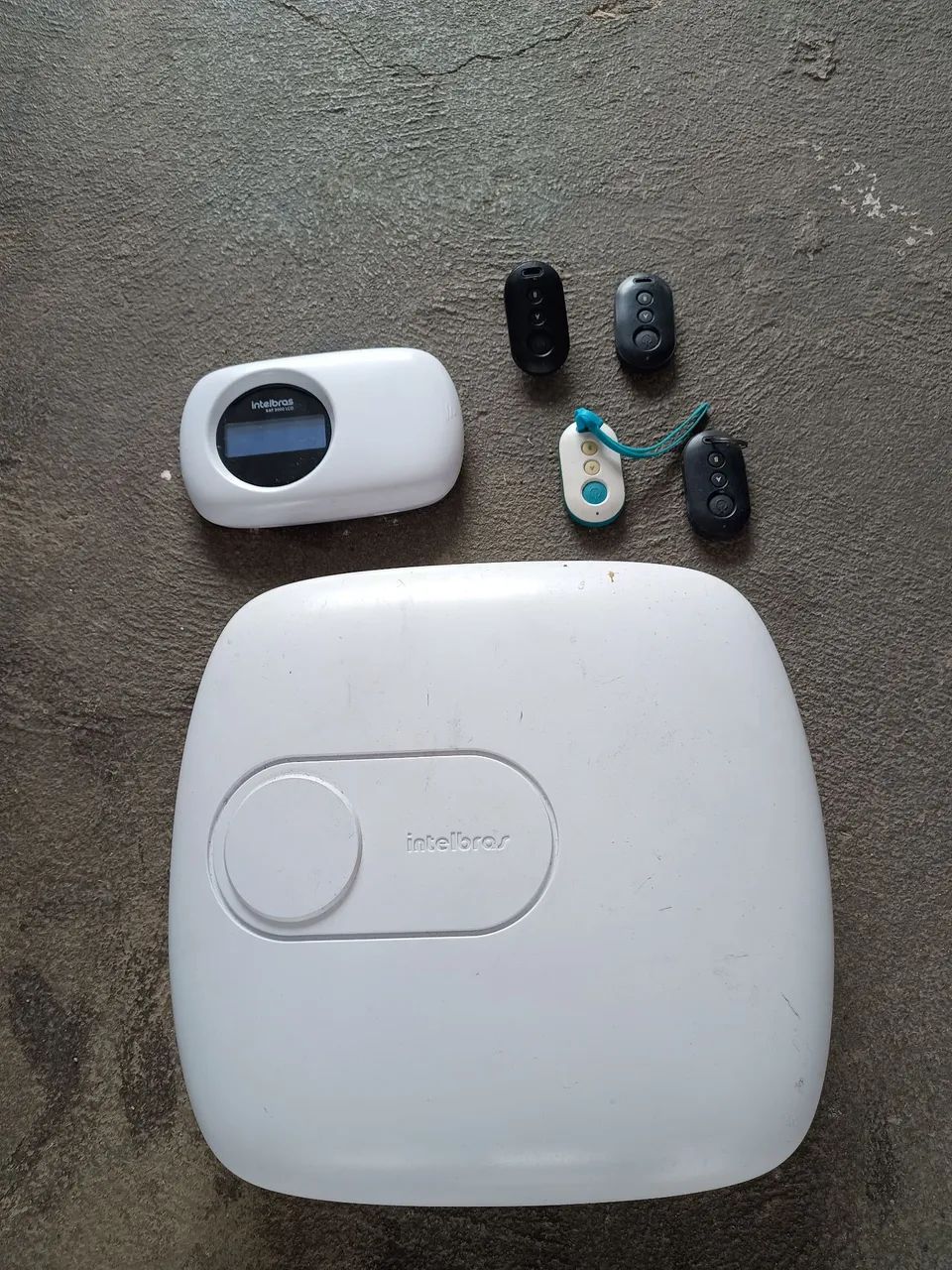 Vendo Central de Alarme Intelbras Monitorada AMT 4010 Smart, com teclado e 4 controles. - Foto 5