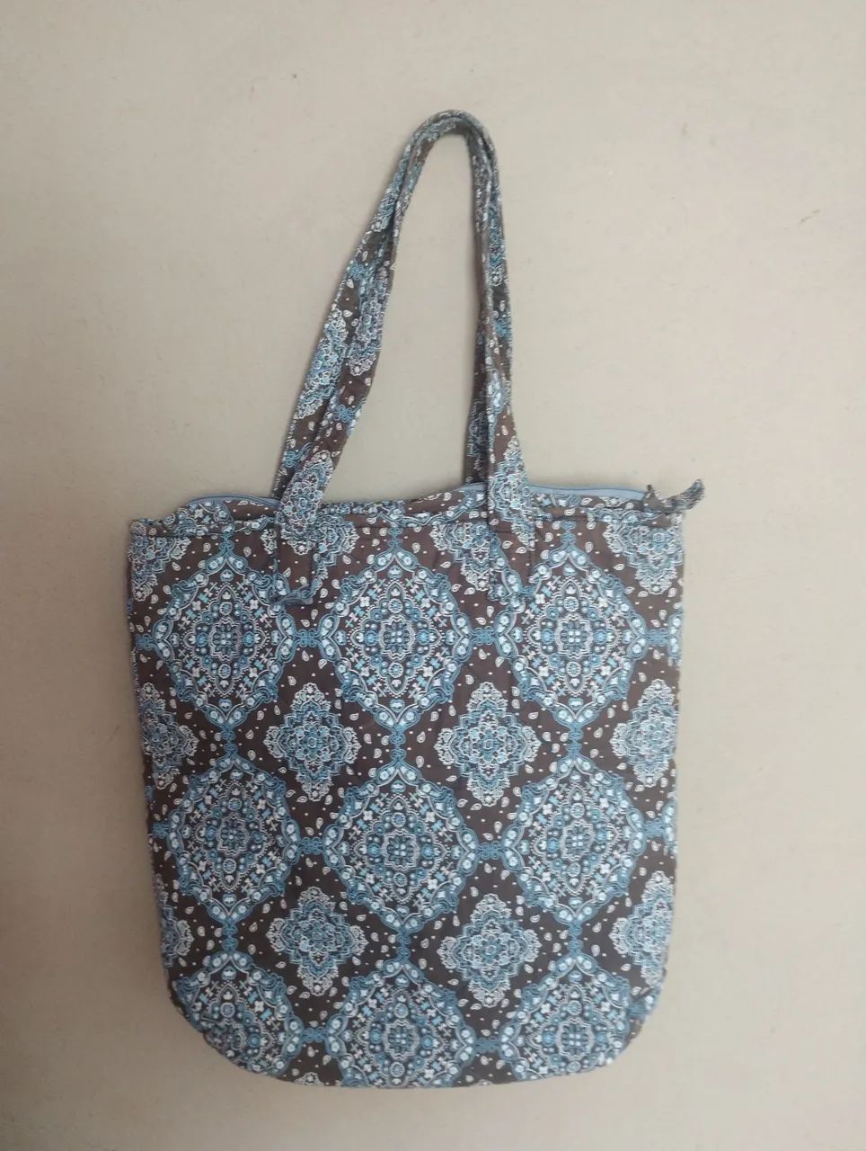 Bolsa Ecobag com padrão arabesco, zíper e bolsos internos. EM PERFEITO ESTADO. - Foto 2
