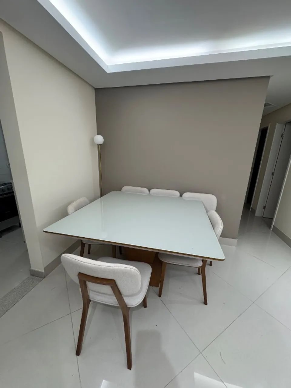 Mesa de jantar quadrada 1,5 x 1,5 com 6 cadeiras - Foto 4