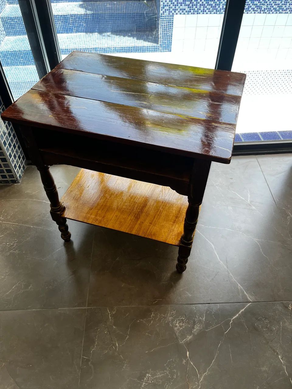 Mesinha de cabeceira tipo criado