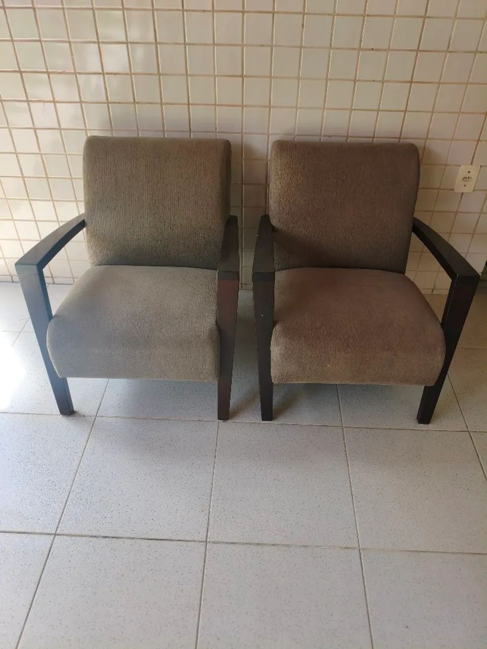 Vendo sofá dois lugares e poltronas! - Foto 4