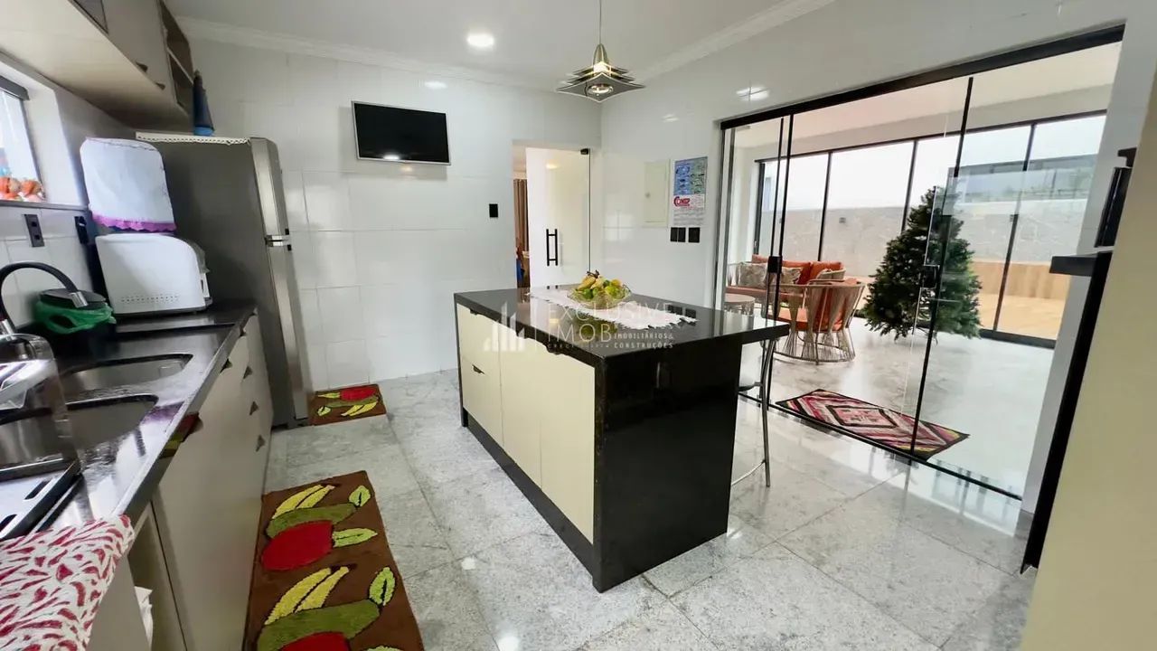LINDÍSSIMA CASA NO MONTENEGRO BOULEVARD - Foto 2