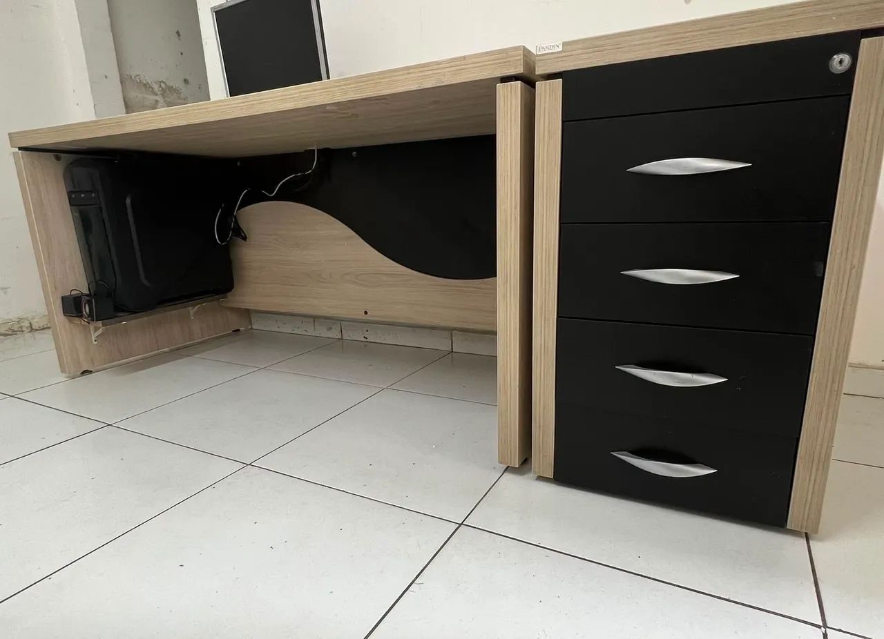 Mesa para escritório com gaveteiro  - Foto 3