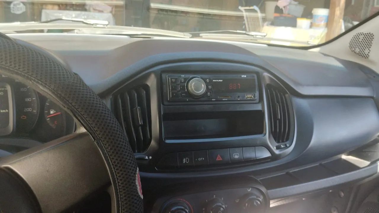 Fiat Uno Attractive 1.0 Flex 6V 5P 2017 - Foto 4