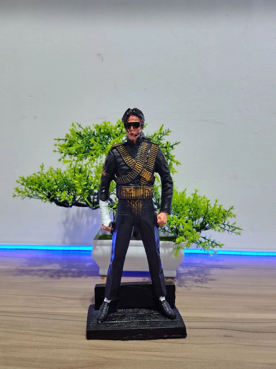 BONECO MICHAEL JACKSON COLECIONAVEL EM RESINA - Instrumentos