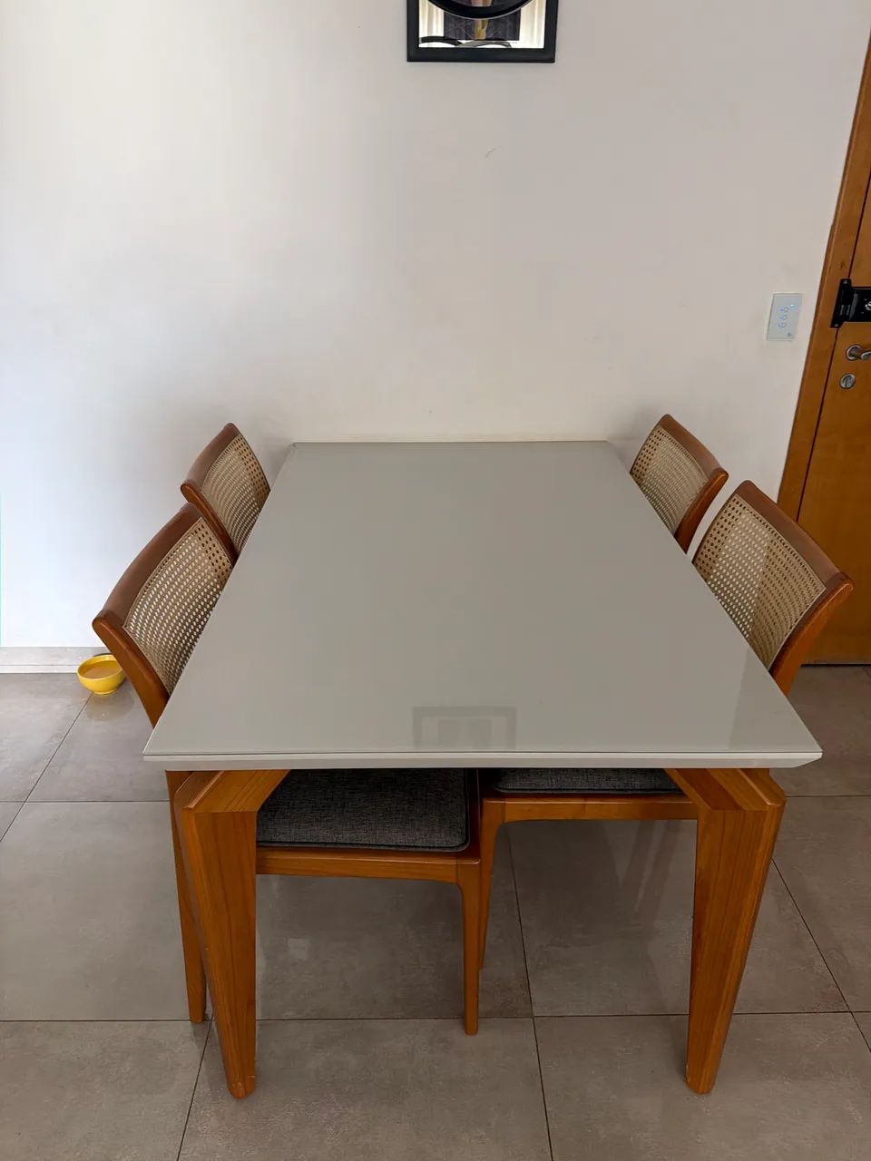 Mesa de 04 cadeiras com cadeiras em tela