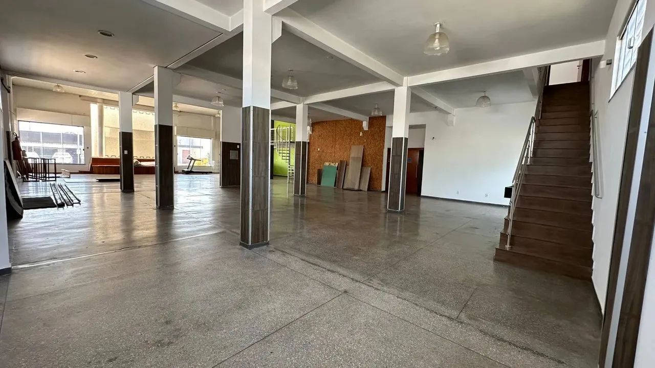ALUGO imóvel comercial com 570m² (+360m² estacionamento) no bairro Jardim Petrópolis - Cui