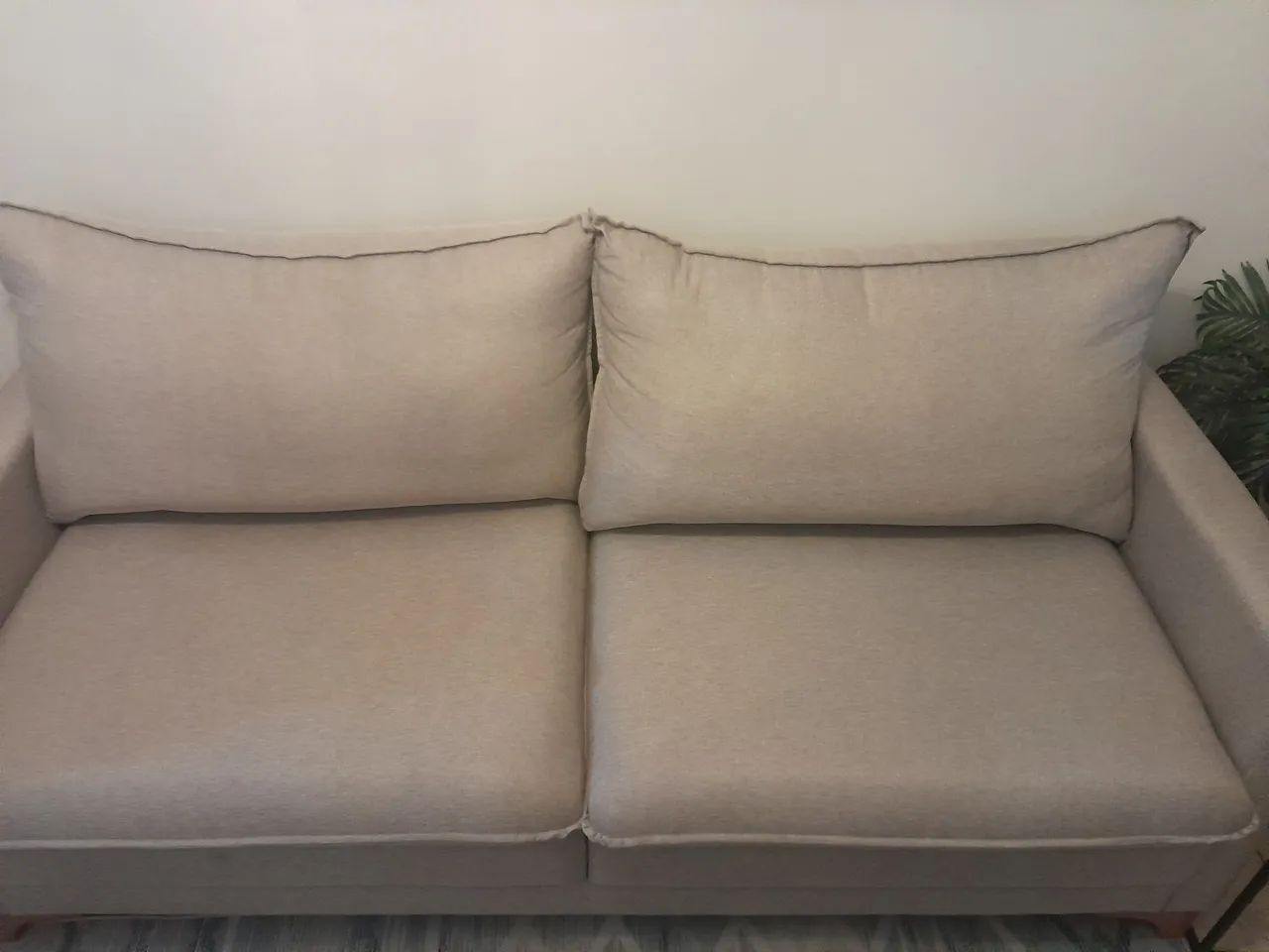 Sofá 3 lugares moderno de linho semi novo