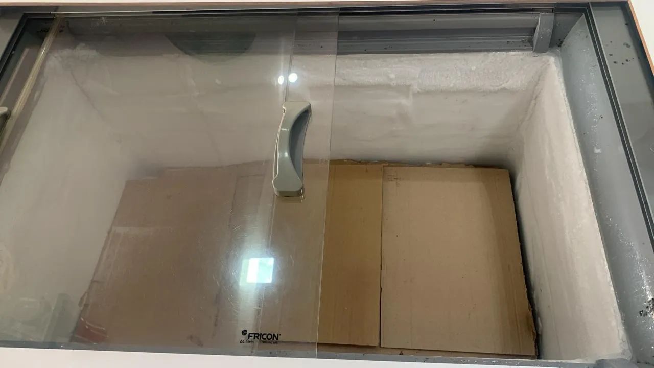 Freezer Fricon 300 Litros c/ Tampa de vidro