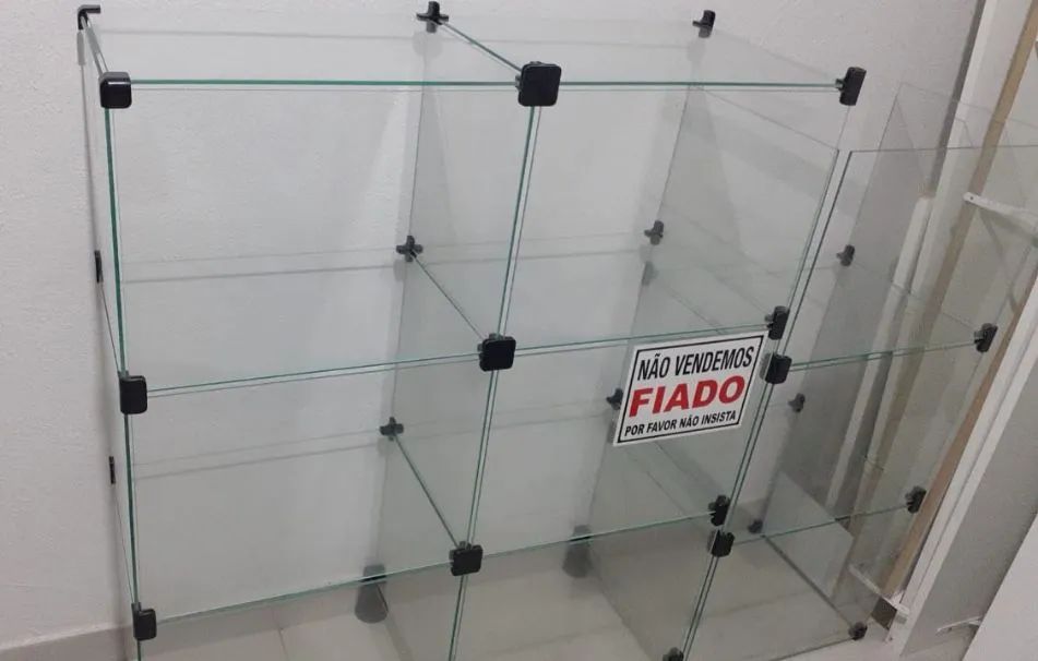 Balcão de Vidro com 12 Nichos + Prateleiras 