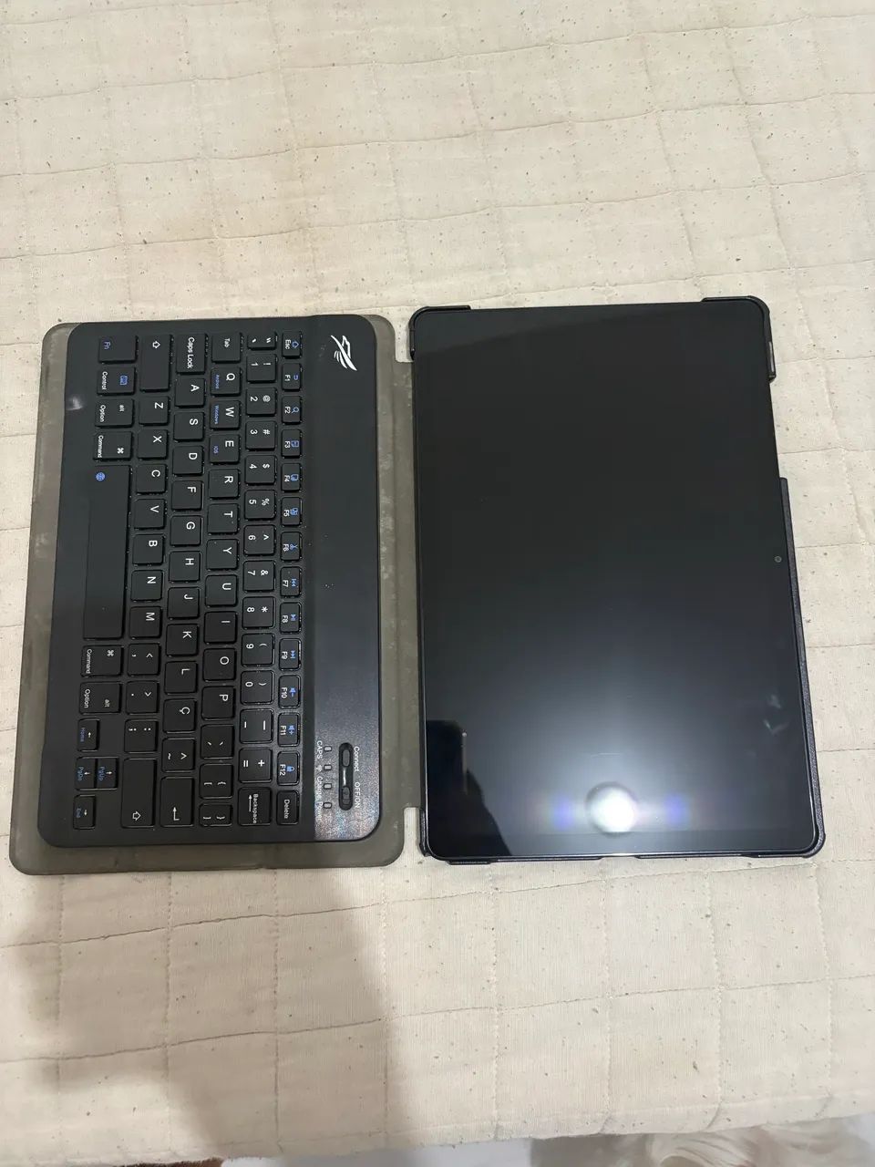Samsung Galaxy A9+ WiFi 64gb + Capa magnética + Teclado e caneta bluetooth 
