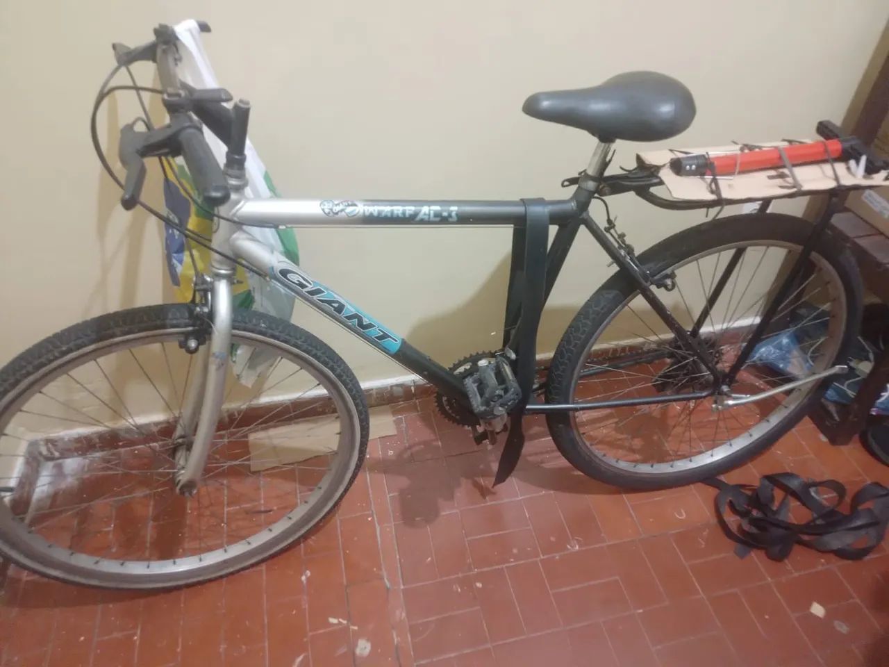 Vendo bicicleta com bomba de ar