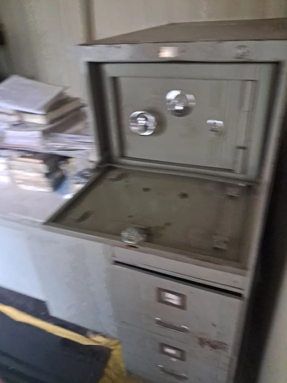 Móveis de ferro para escritório. 