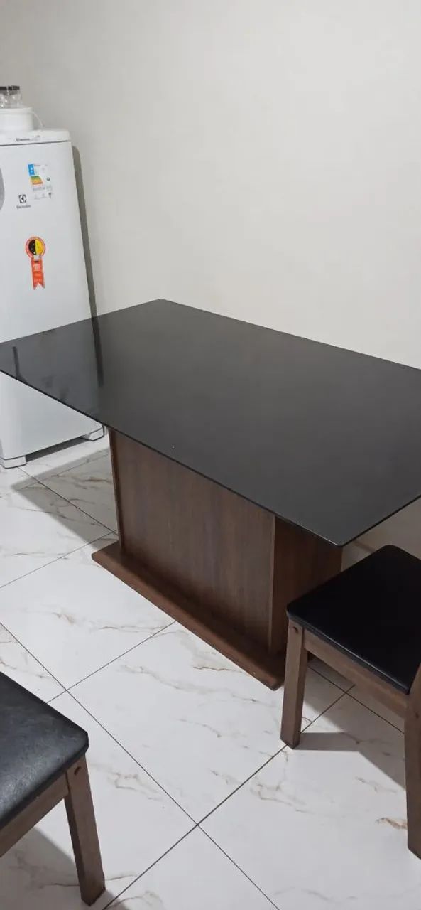 Mesa madesa com tampo de vidro 