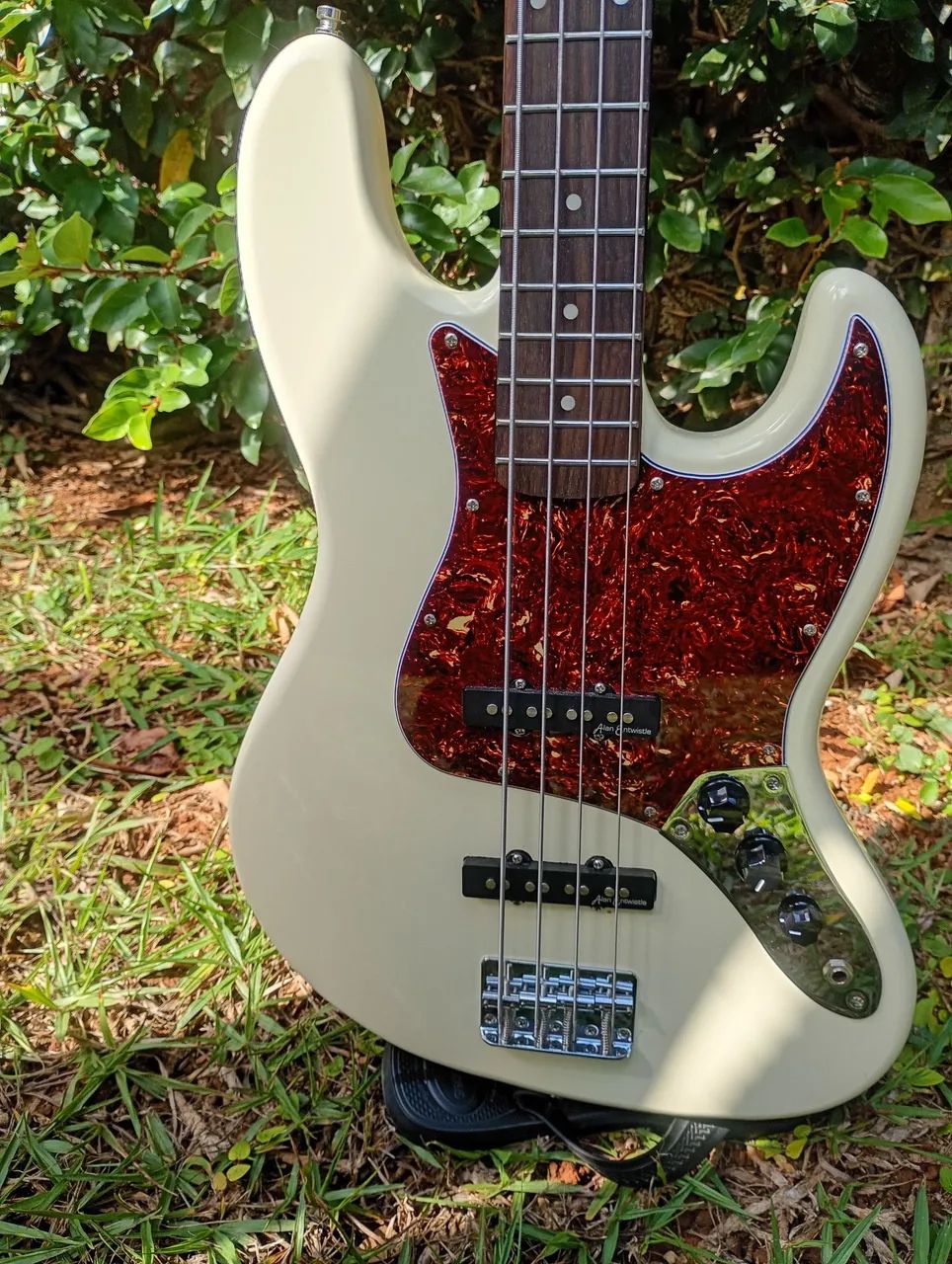 Baixo Vintage jazz bass