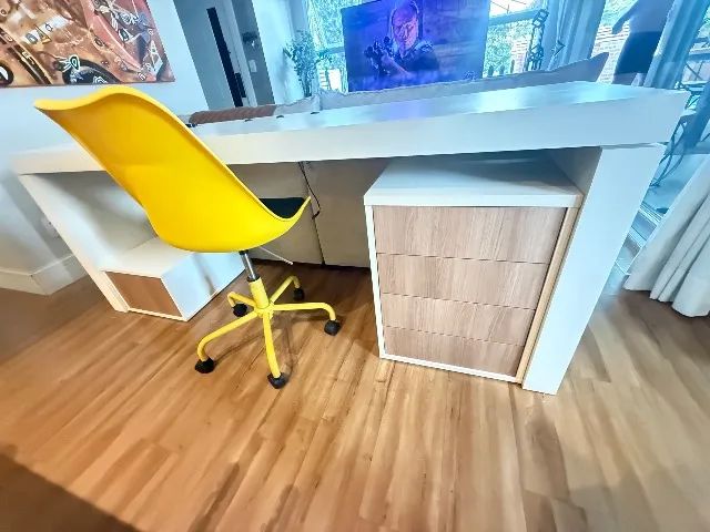 Mesa escritório em madeira  com gaveteiros e cadeira  - Foto 5