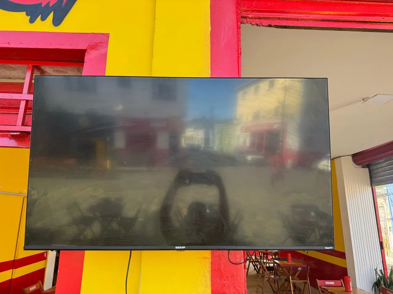 Vendo essa televisão da marca Roku, de 55 polegadas 