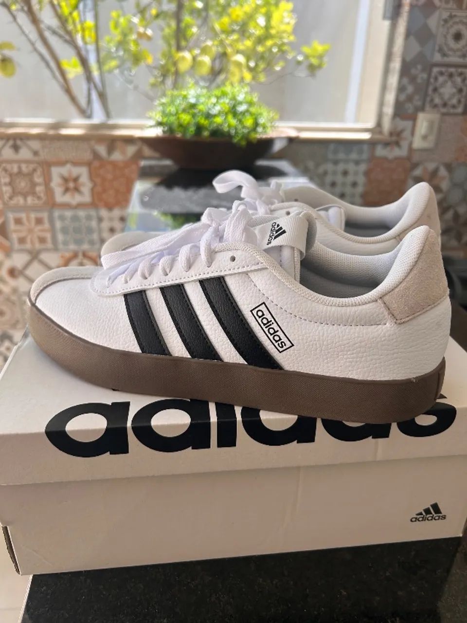 Tênis Adidas VL