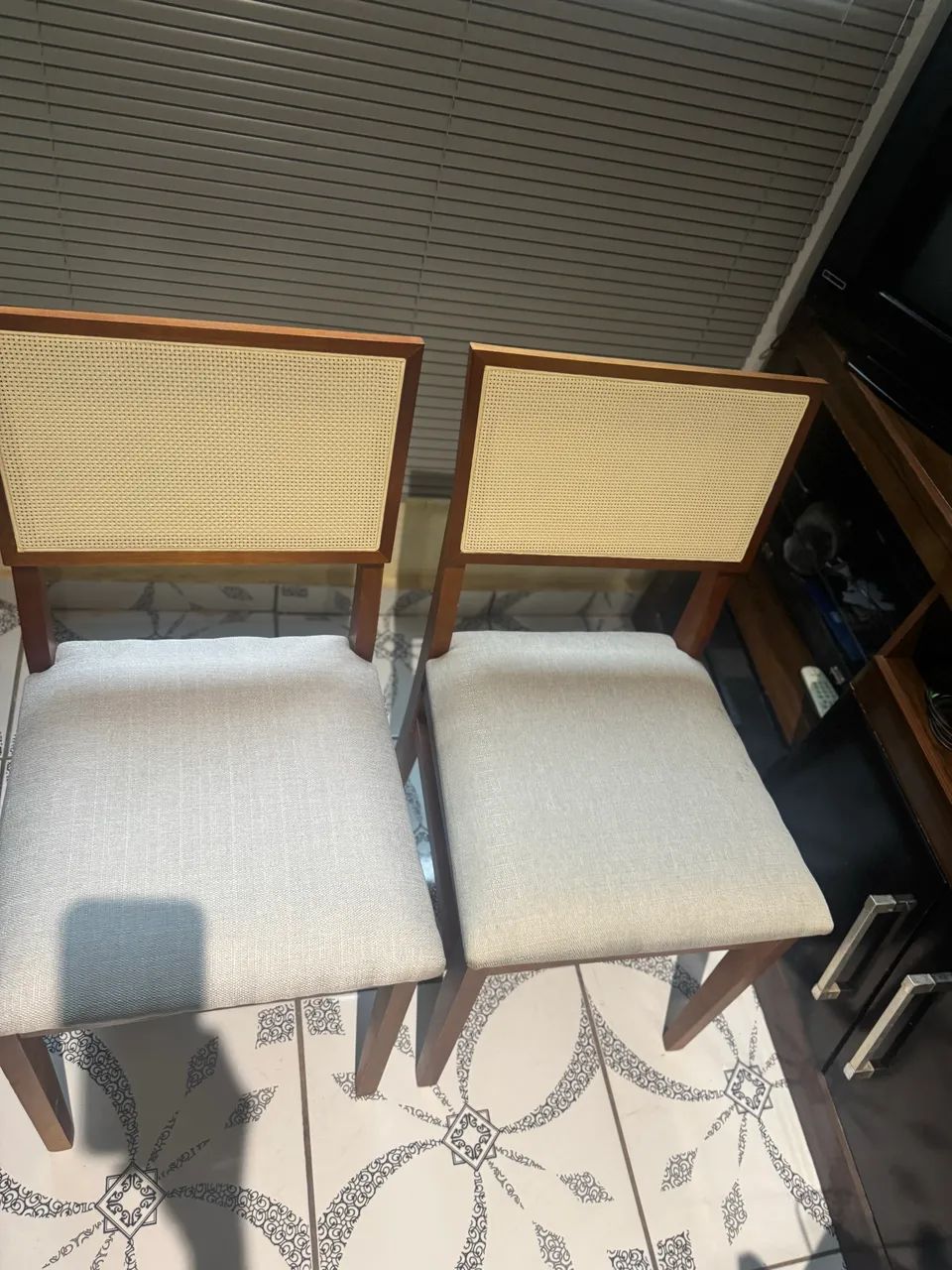 2 cadeiras madeira maciça 