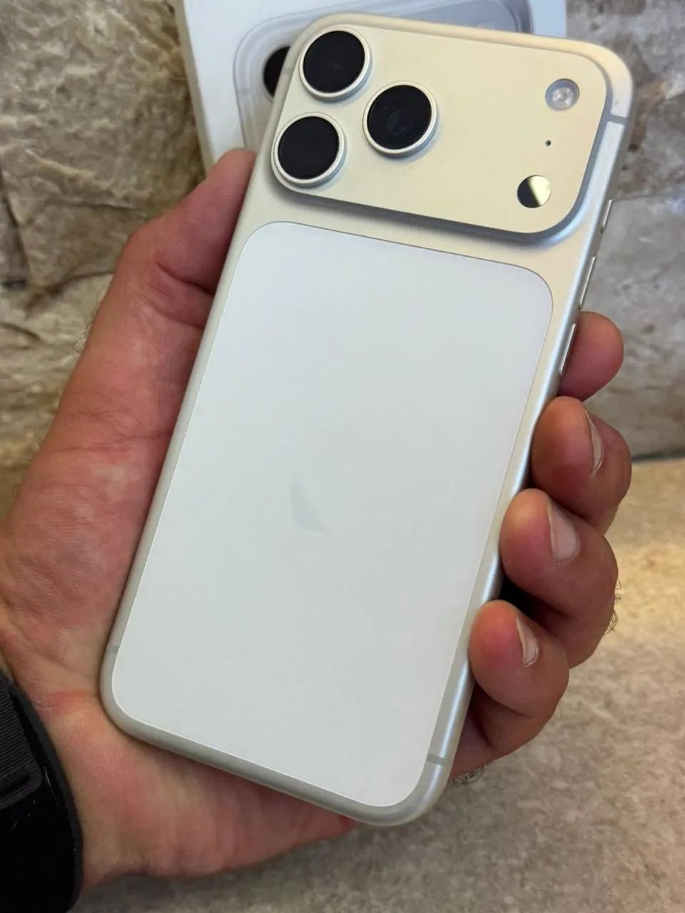 IPhone 17 PRO MAX 256GB ( PRATICAMENTE SEM USO COM 4 CICLOS APENAS) - Foto 3