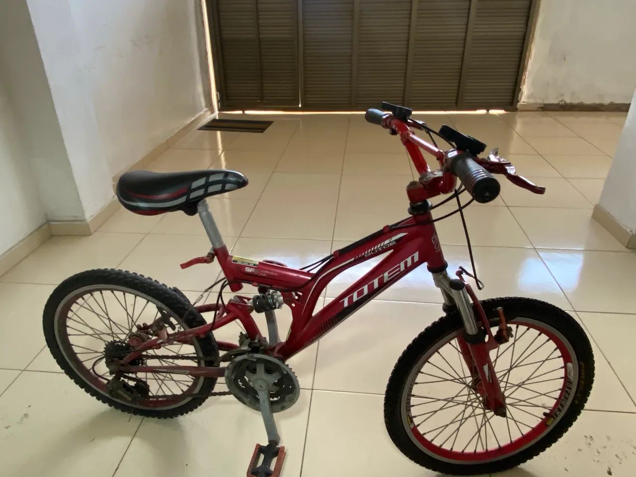 Bicicleta com macha e alumínio 