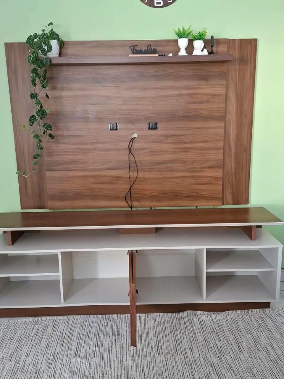 Rack com painel em madeira off white com freijó  - Foto 4