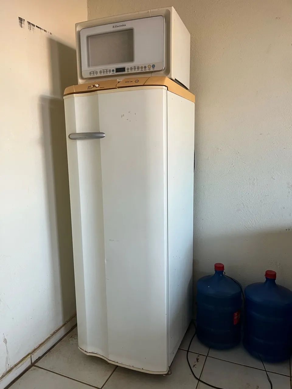 Geladeira e Microondas 