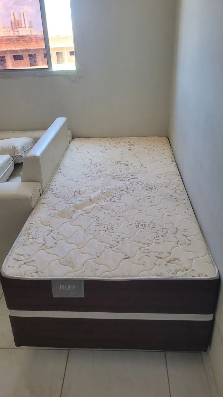 Cama box solteiro muito conservada e sem marcas 