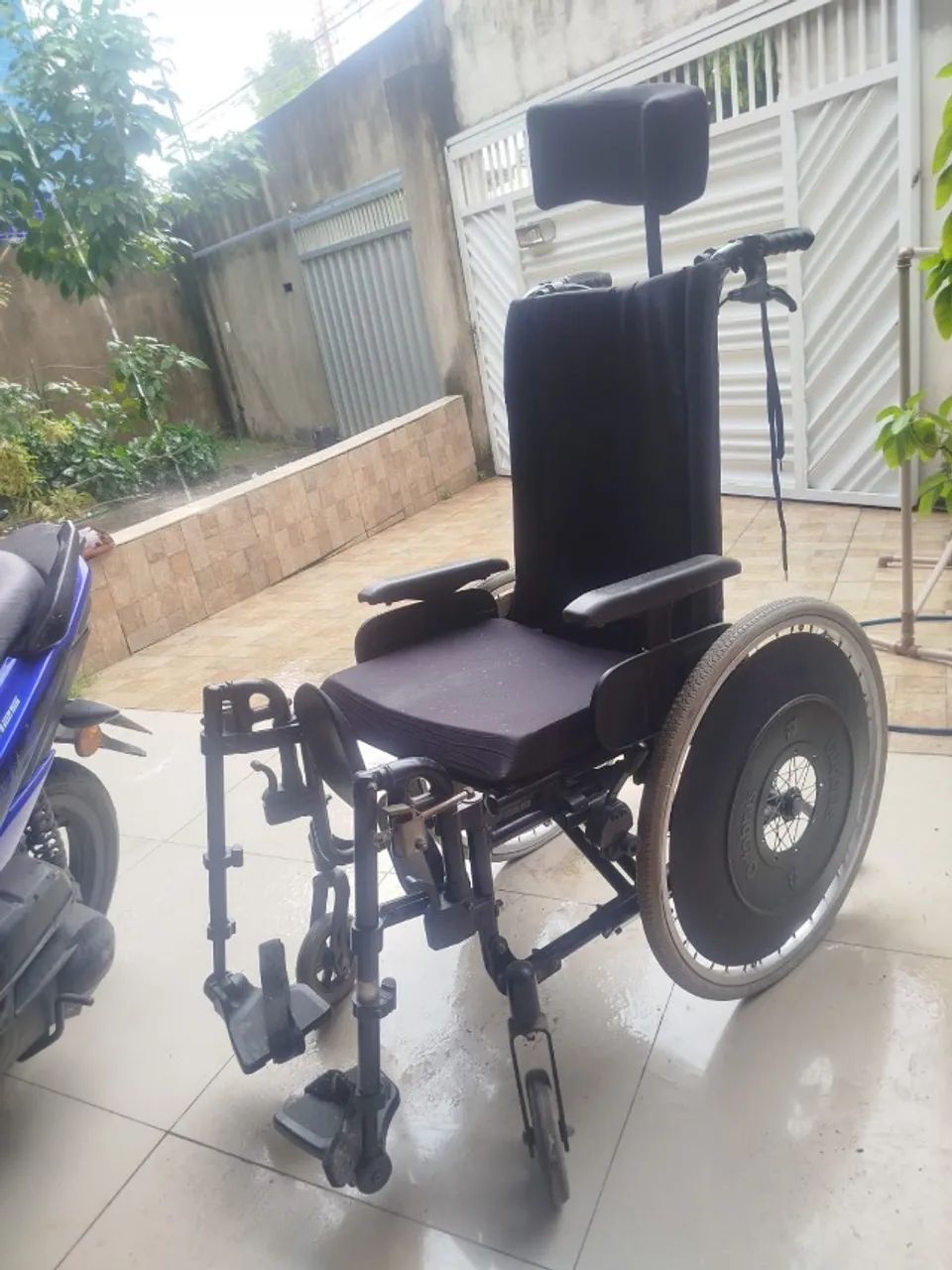 Cadeira de rodas completa - apoio para cabeça e pés. - Foto 3