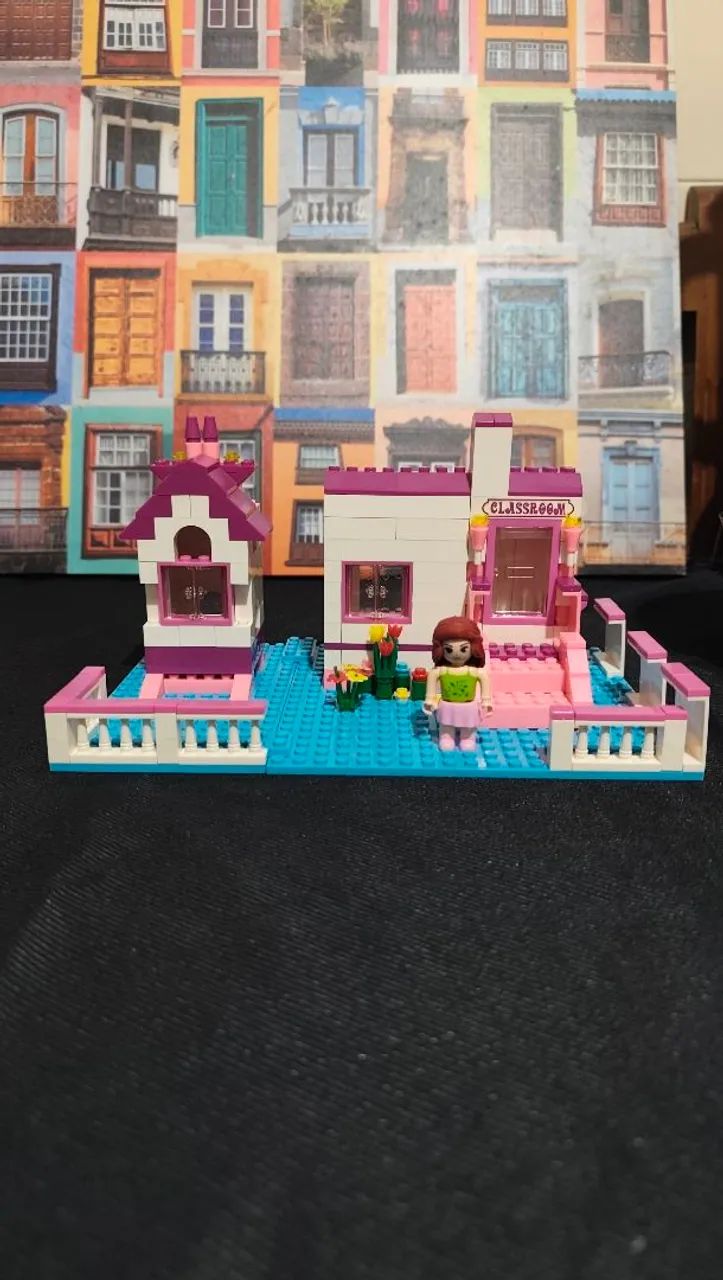 Conjunto Mini Casinha com Sala de Aula e Boneca