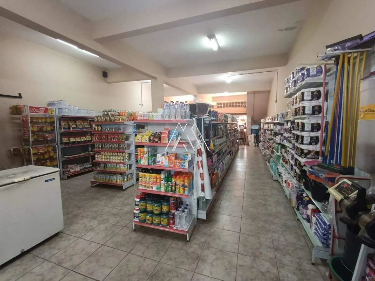 Vendo prédio comercial em Itaúna com excelente localização!