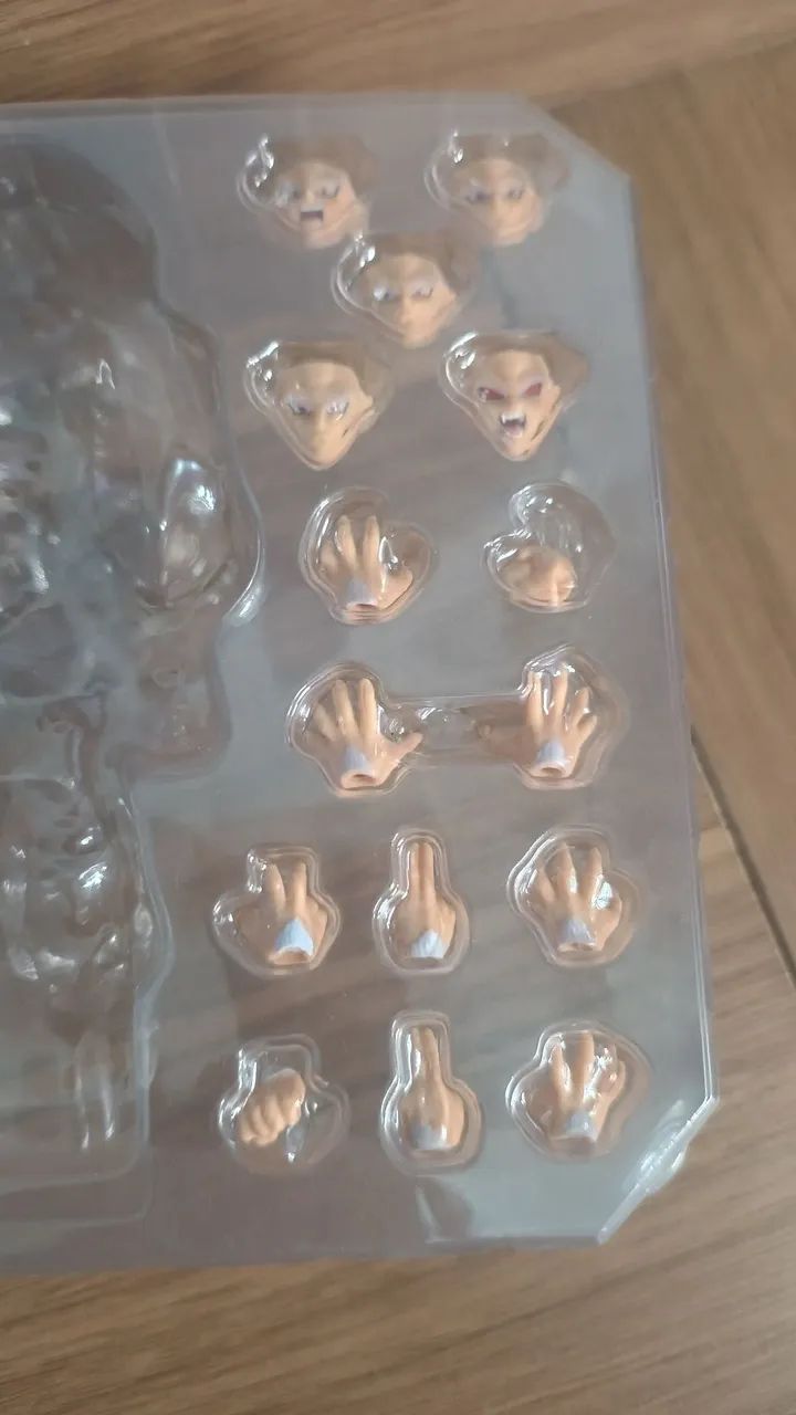 Black Hole Toys Goku SSJ5 - Foto 4