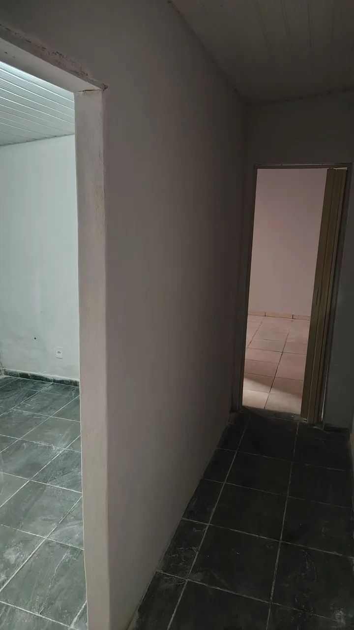 Aluga-se Casa nos fundos  - Foto 4