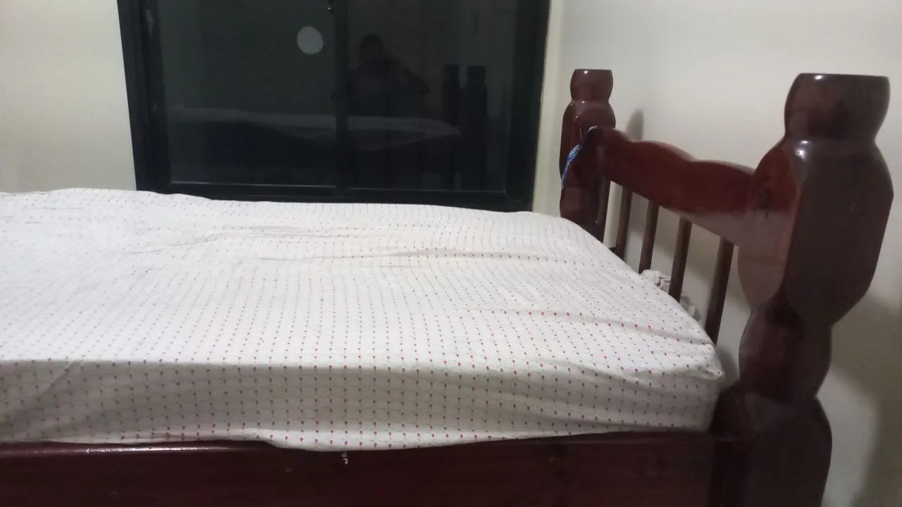 Cama de madeira super resistente 