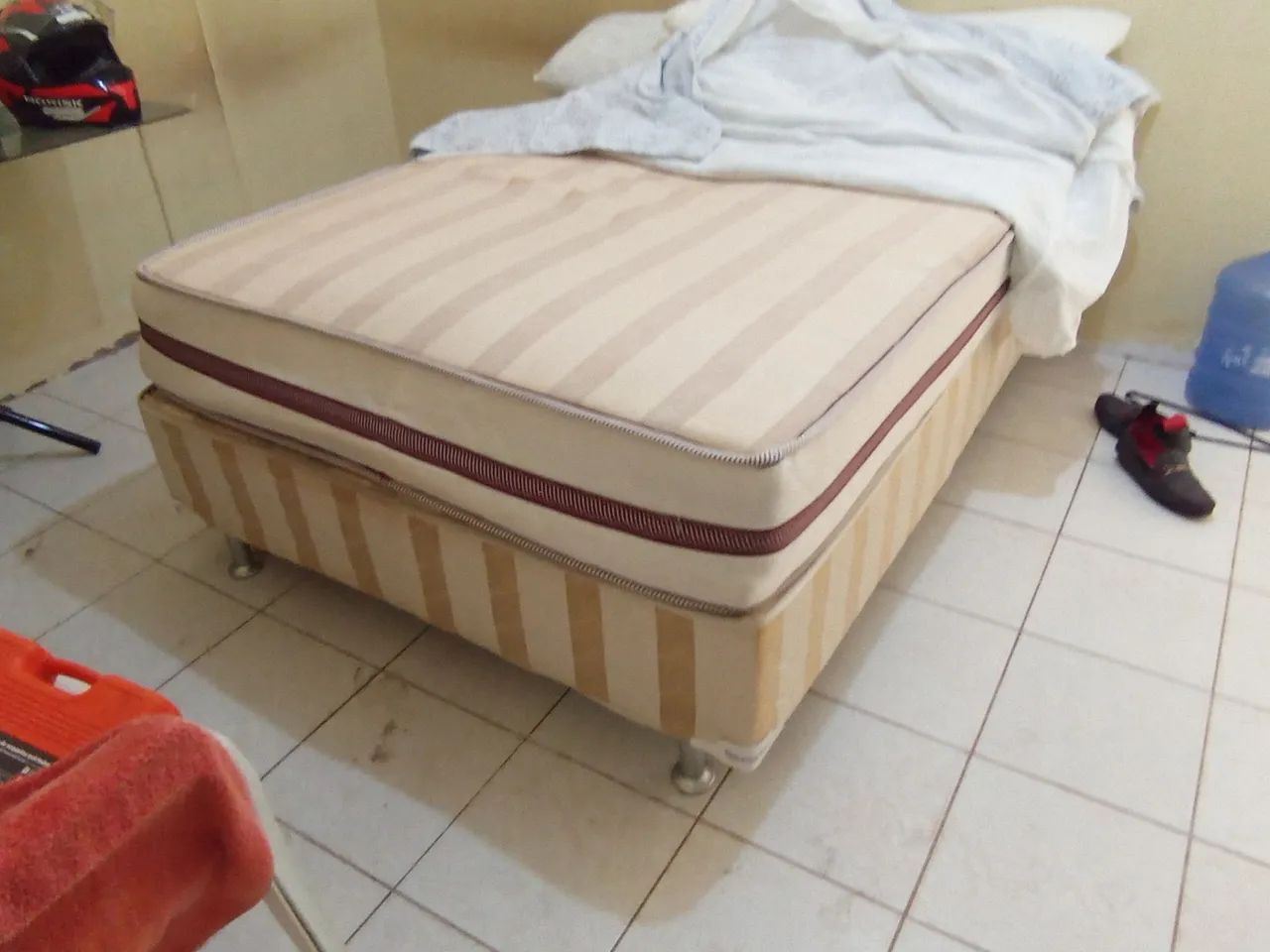 Base de cama spumaflex em bom estado de uso 